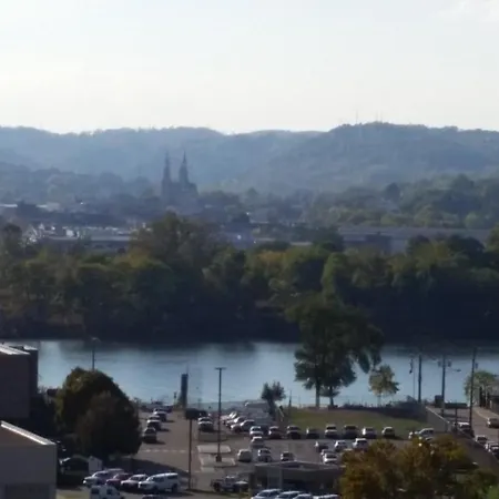 Sunny Space With River Views, Close To Downtown