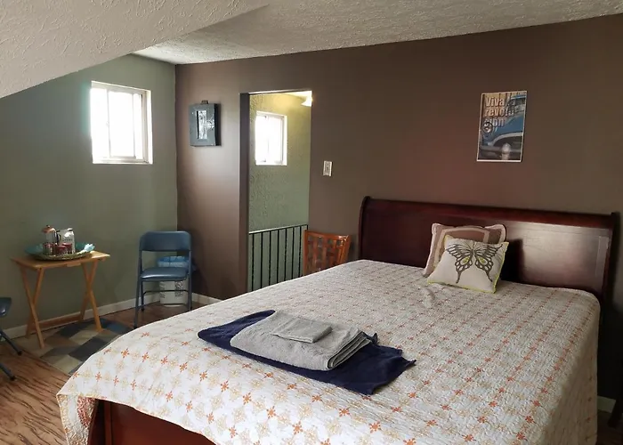 Sunny Space With River Views, Close To Downtown * Pittsburgh