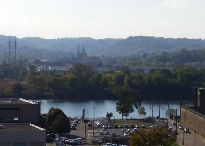 Sunny Space With River Views, Close To Downtown